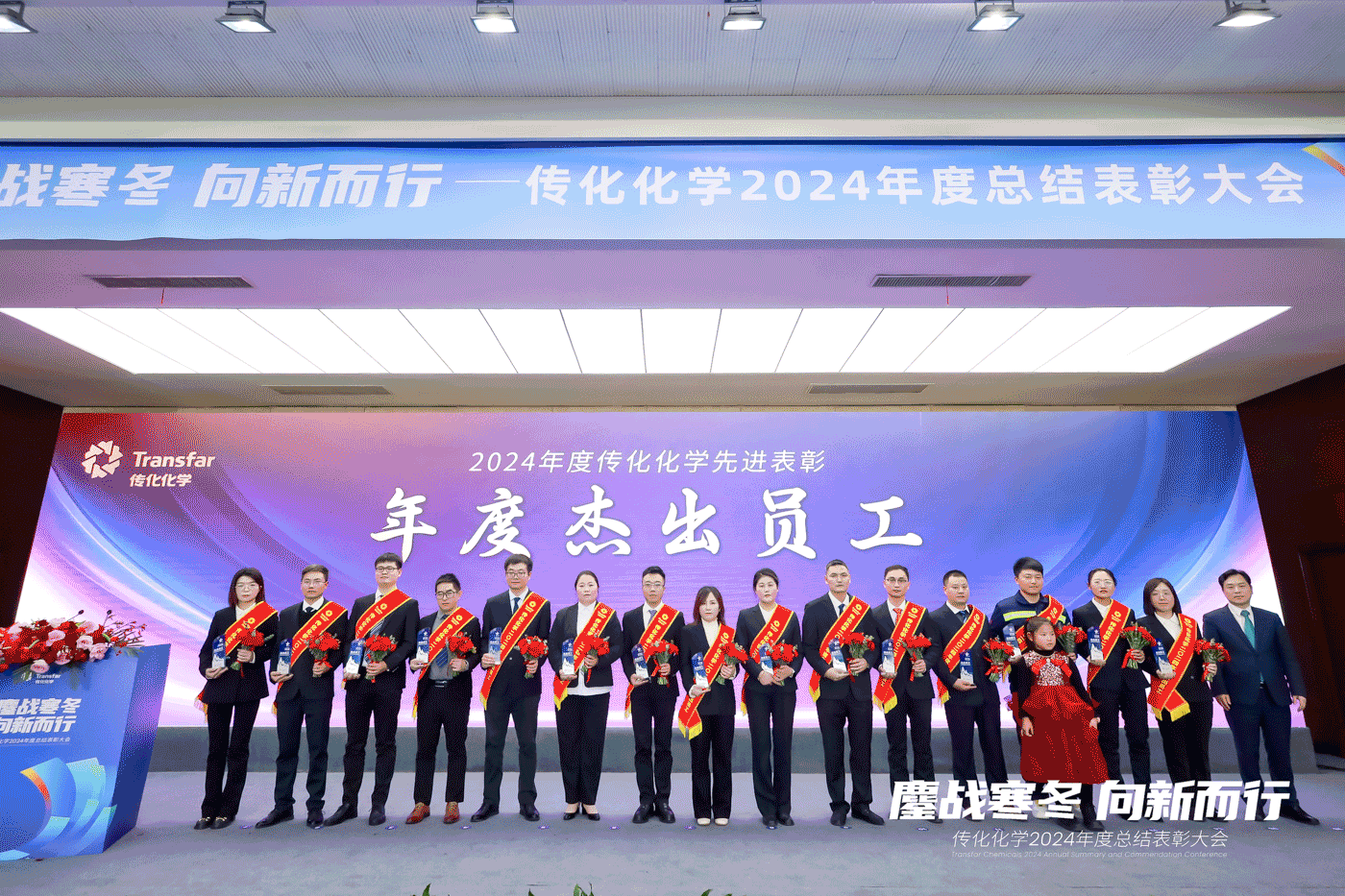 獲獎(jiǎng)合影（動(dòng)圖）.gif